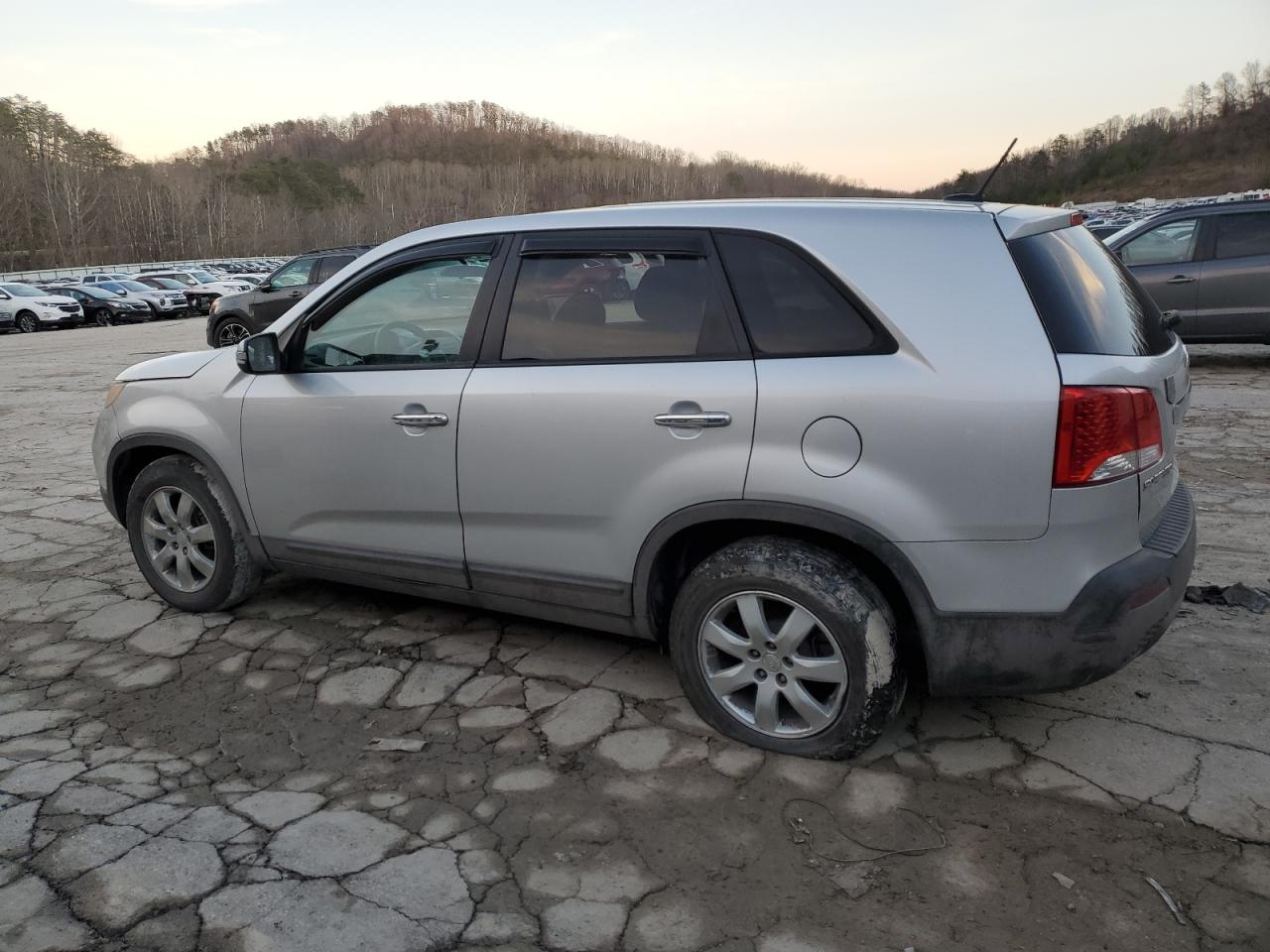 2011 KIA SORENTO BASE photo 4