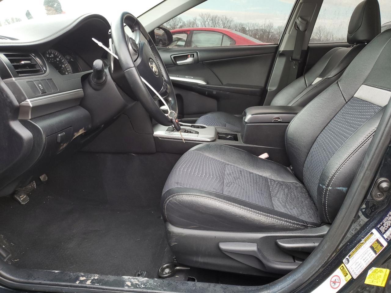 2014 TOYOTA CAMRY SE photo 13