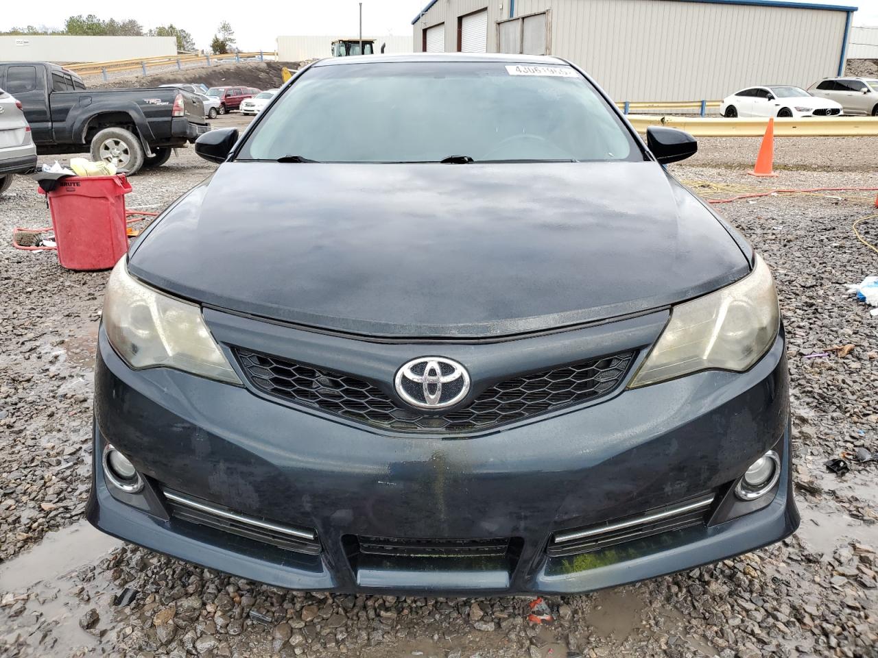 2014 TOYOTA CAMRY SE photo 9