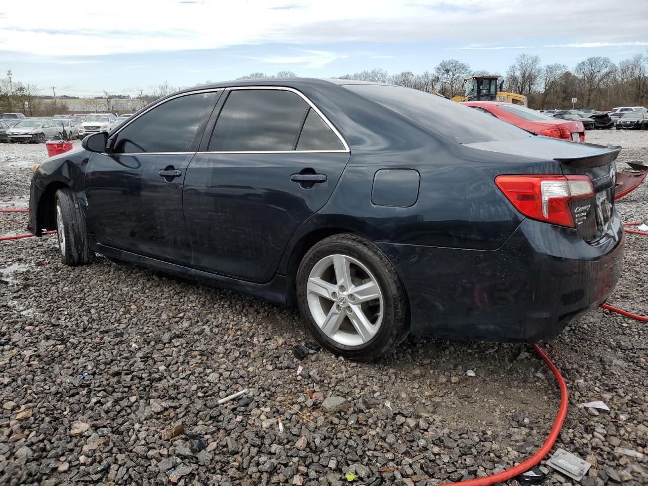 2014 TOYOTA CAMRY SE photo 3