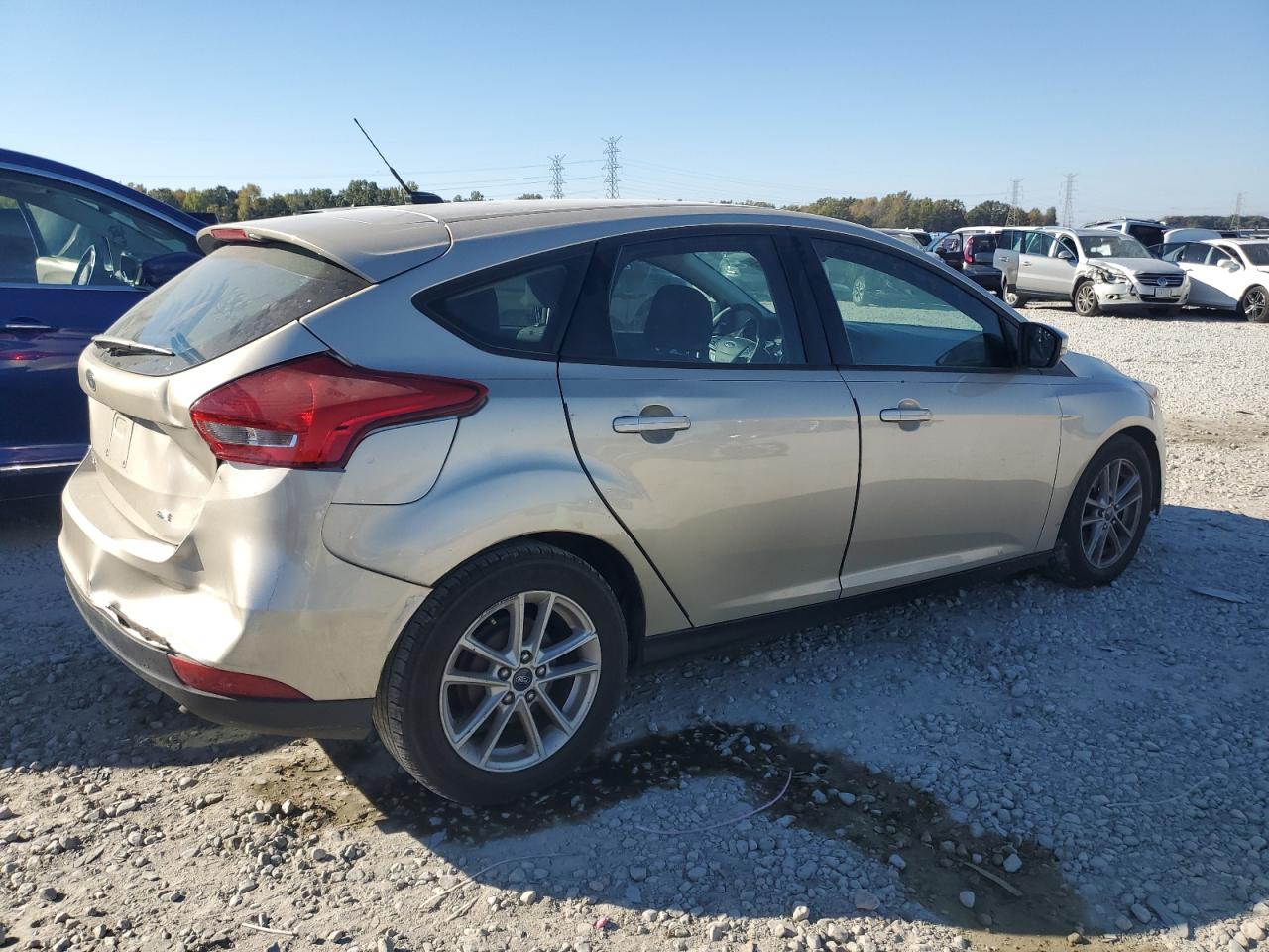 2017 FORD FOCUS SE photo 3