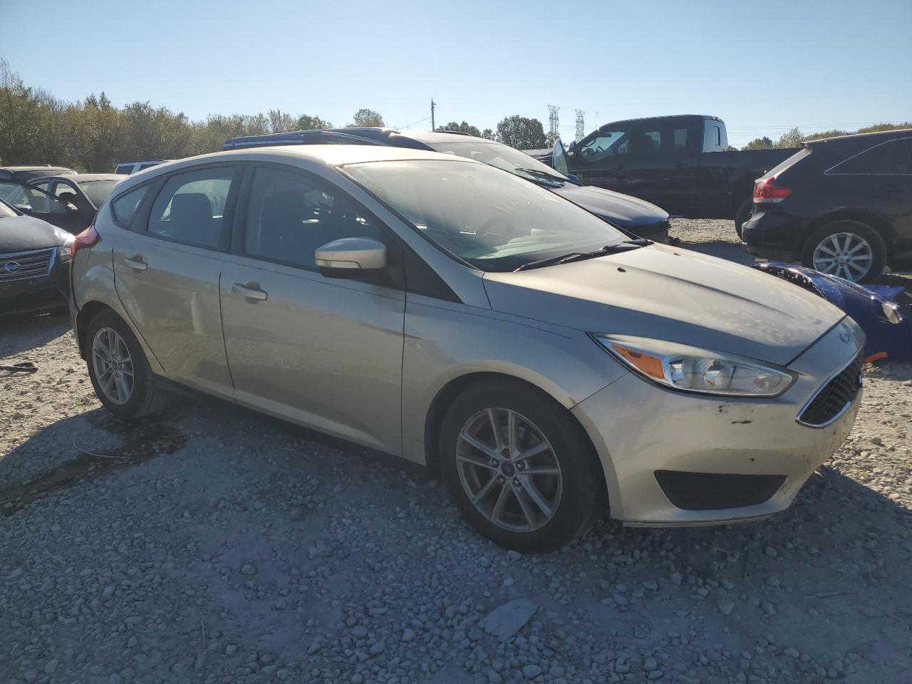 2017 FORD FOCUS SE photo 4