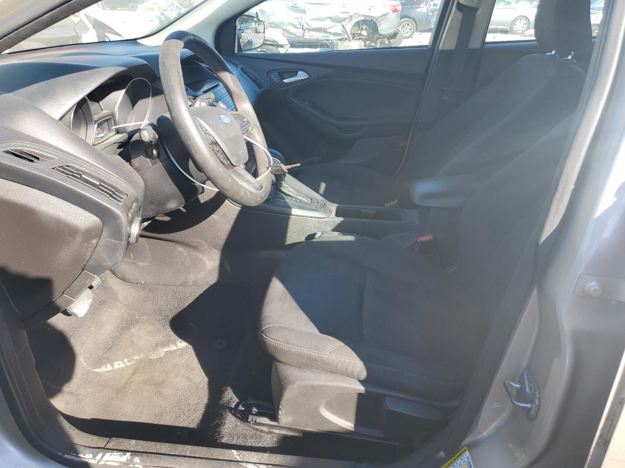 2017 FORD FOCUS SE photo 7