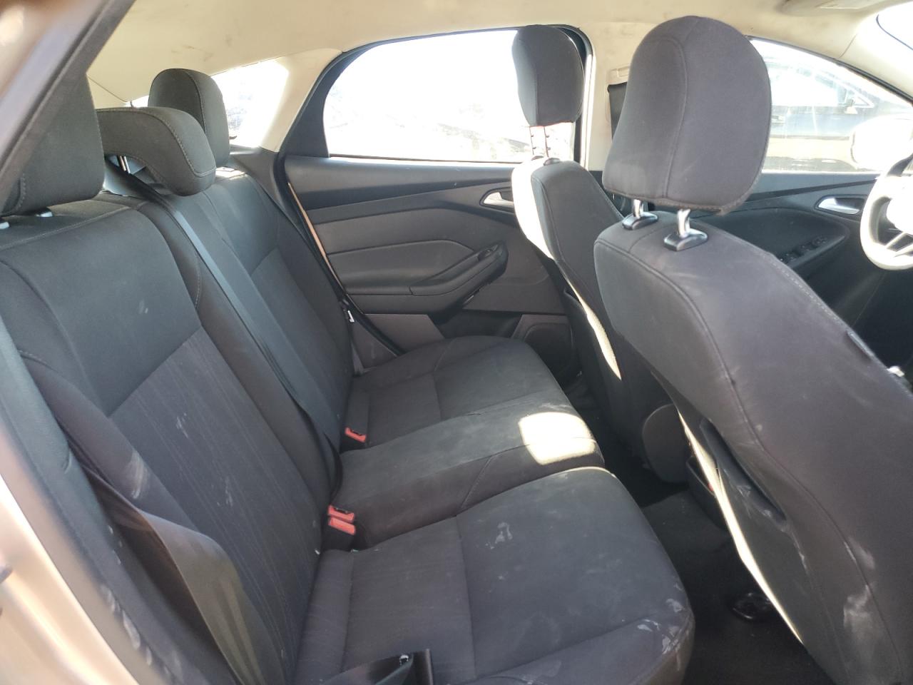2017 FORD FOCUS SE photo 10