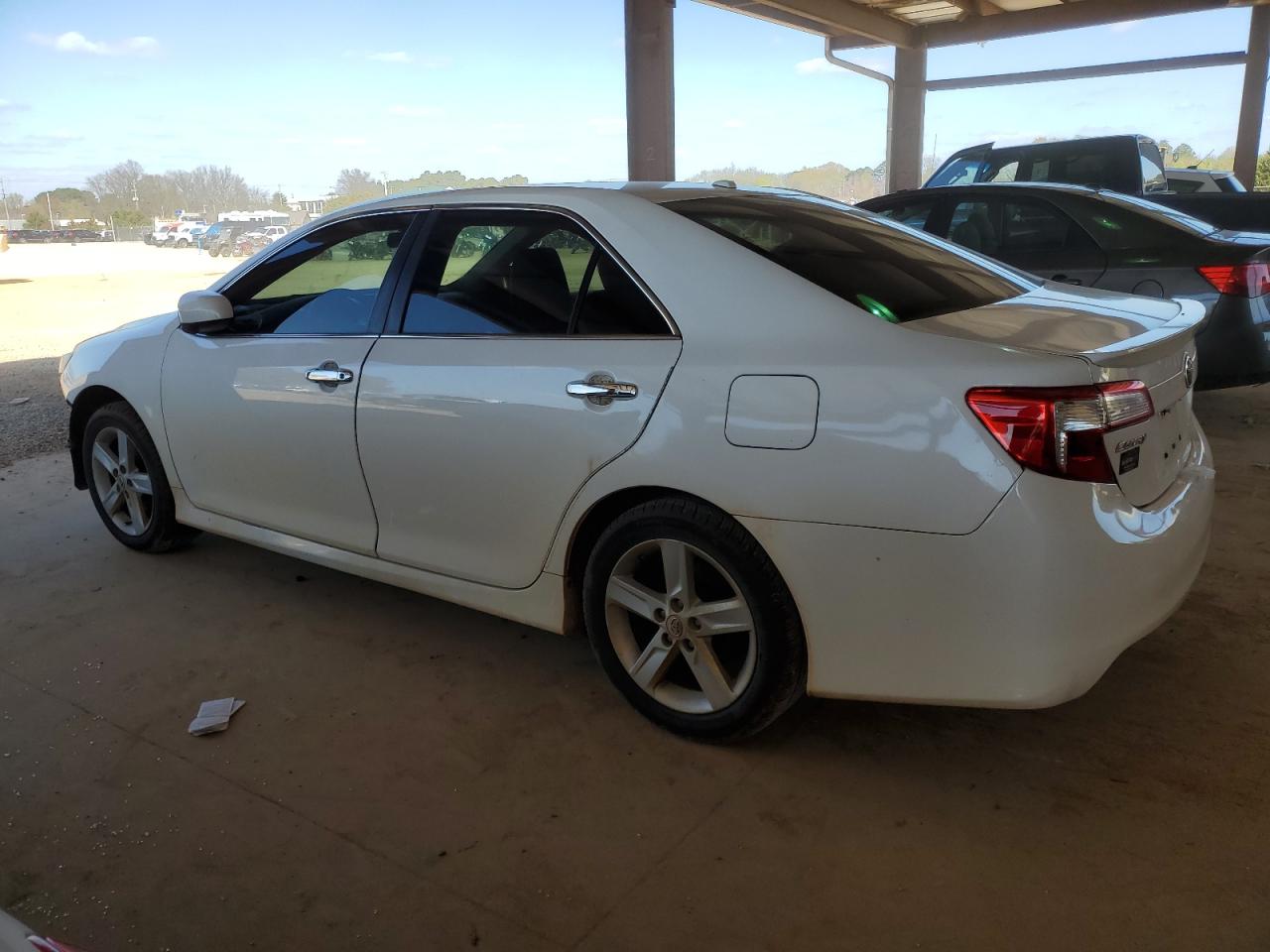 2012 TOYOTA CAMRY SE photo 3