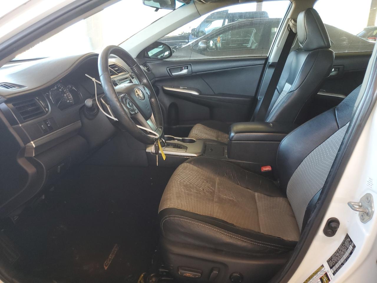 2012 TOYOTA CAMRY SE photo 13