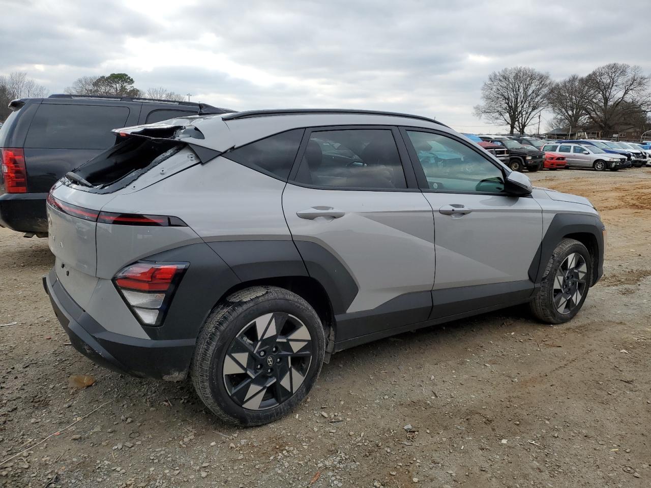 2024 HYUNDAI KONA SEL photo 5