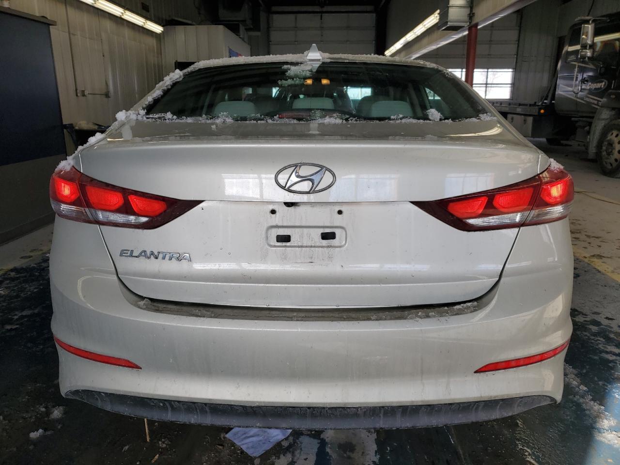 2017 HYUNDAI ELANTRA SE photo 11