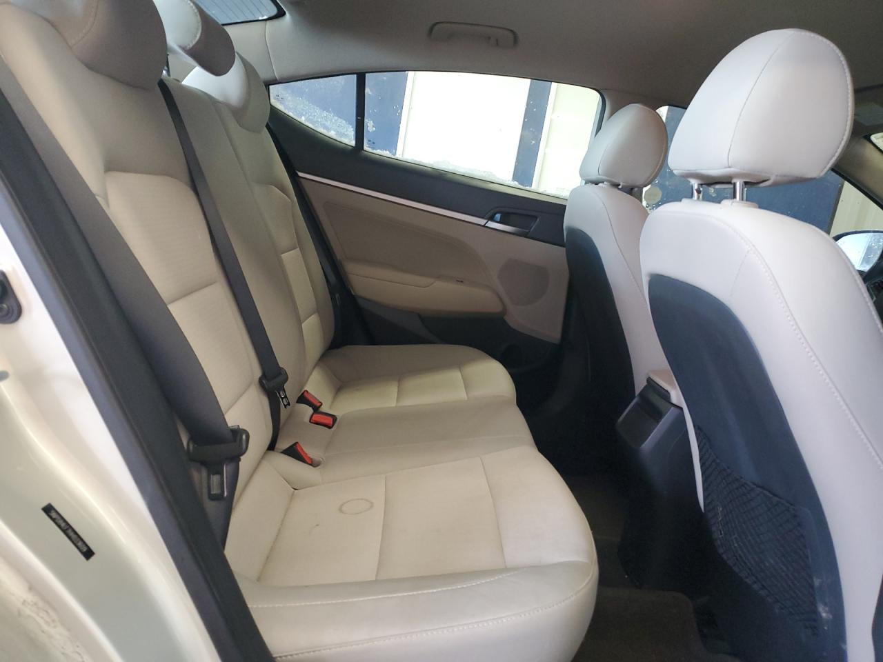 2017 HYUNDAI ELANTRA SE photo 19