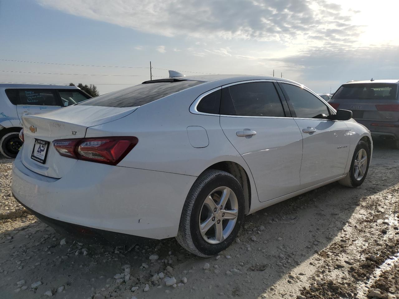 2022 CHEVROLET MALIBU LT photo 3