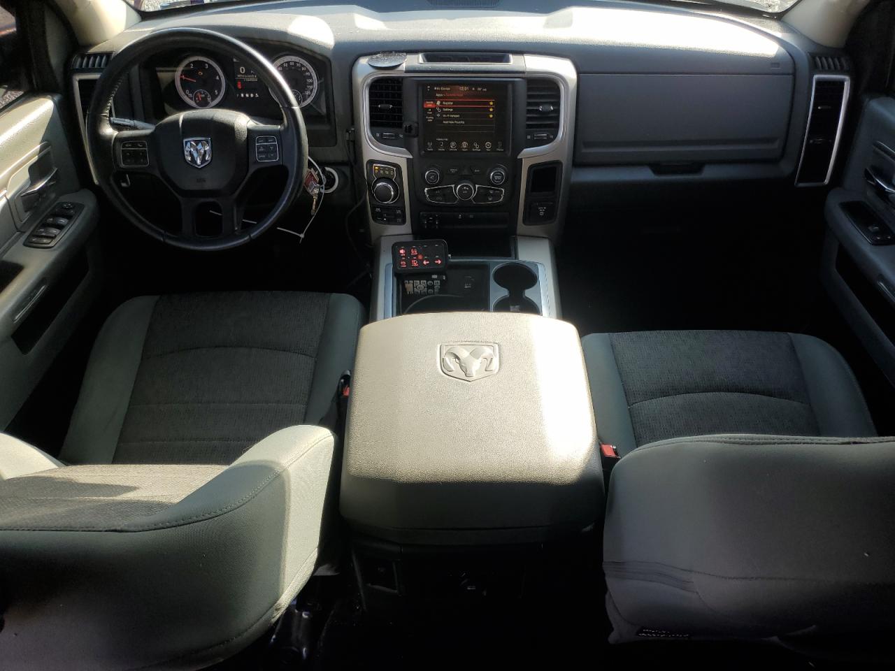 2015 RAM 1500 SLT photo 8