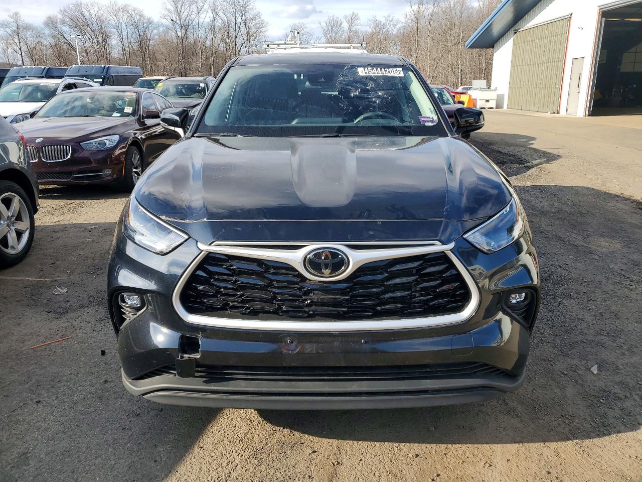 2024 TOYOTA HIGHLANDER LE photo 9