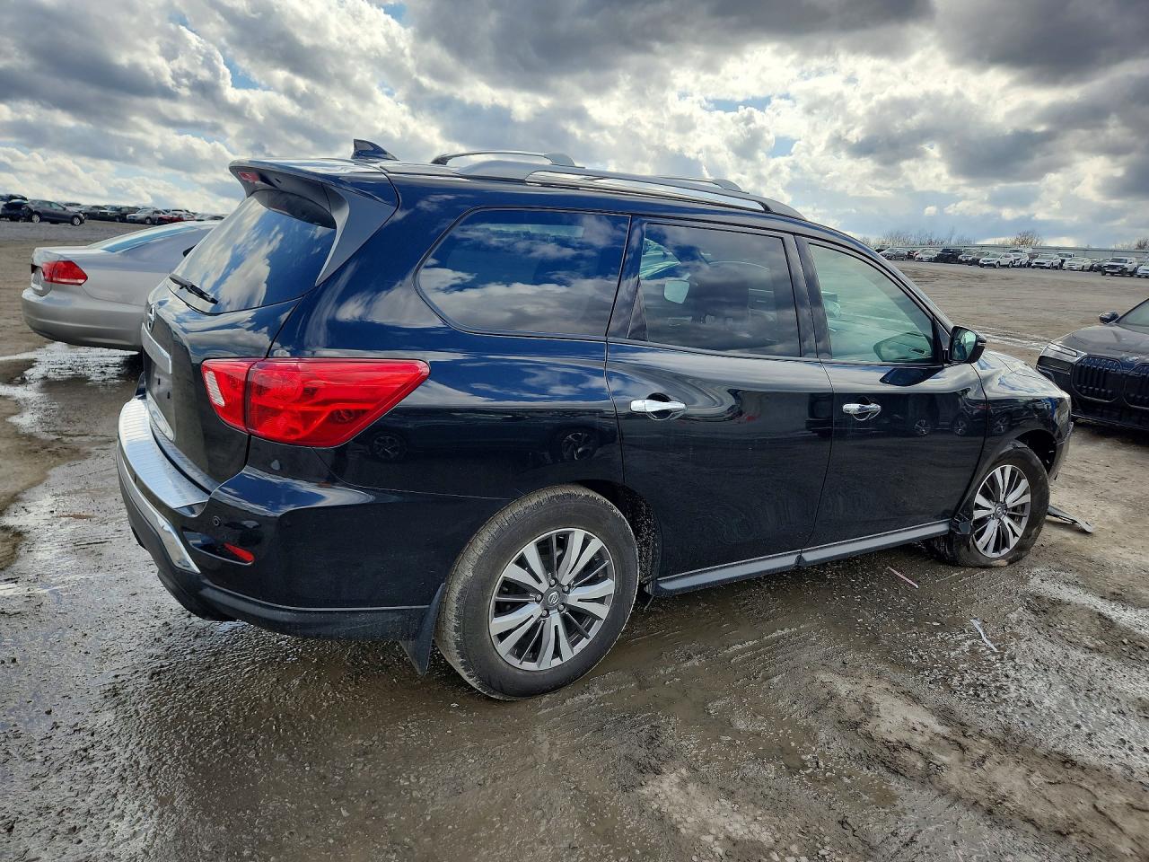 2020 NISSAN PATHFINDER S photo 5