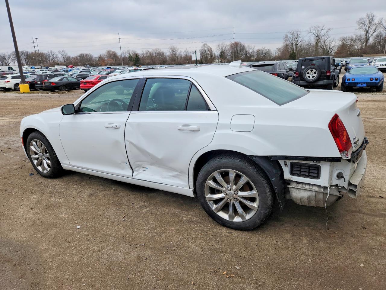2016 CHRYSLER 300 LIMITED photo 3
