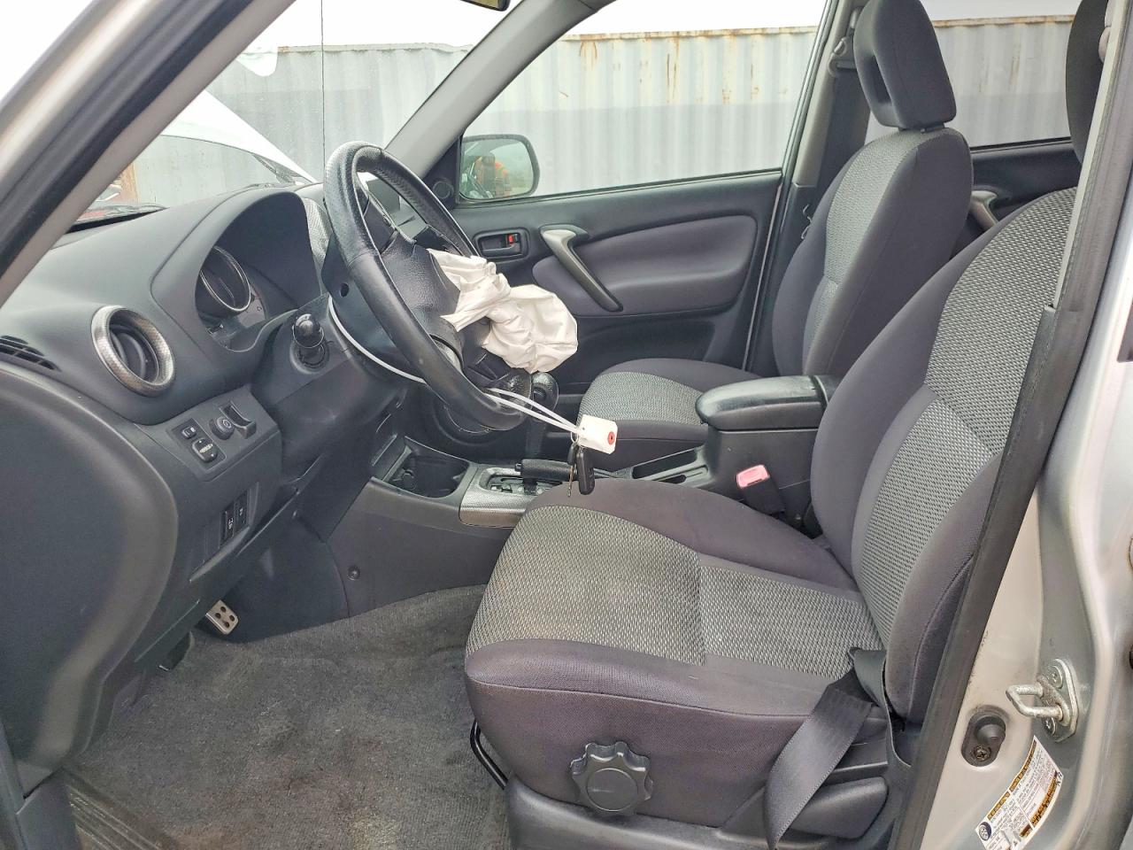 2004 TOYOTA RAV4 BASE photo 13