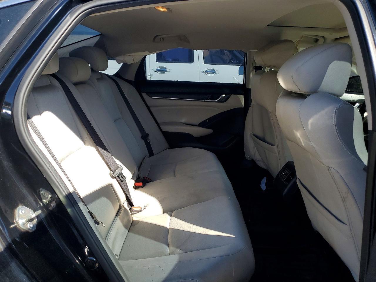 2018 HONDA ACCORD EX photo 19