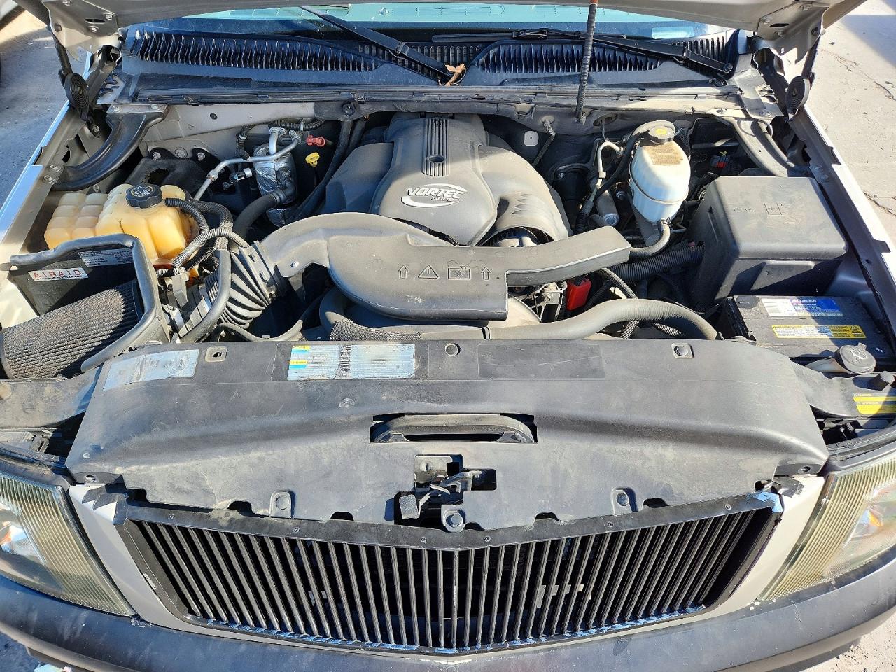 2004 CADILLAC ESCALADE EXT photo 11