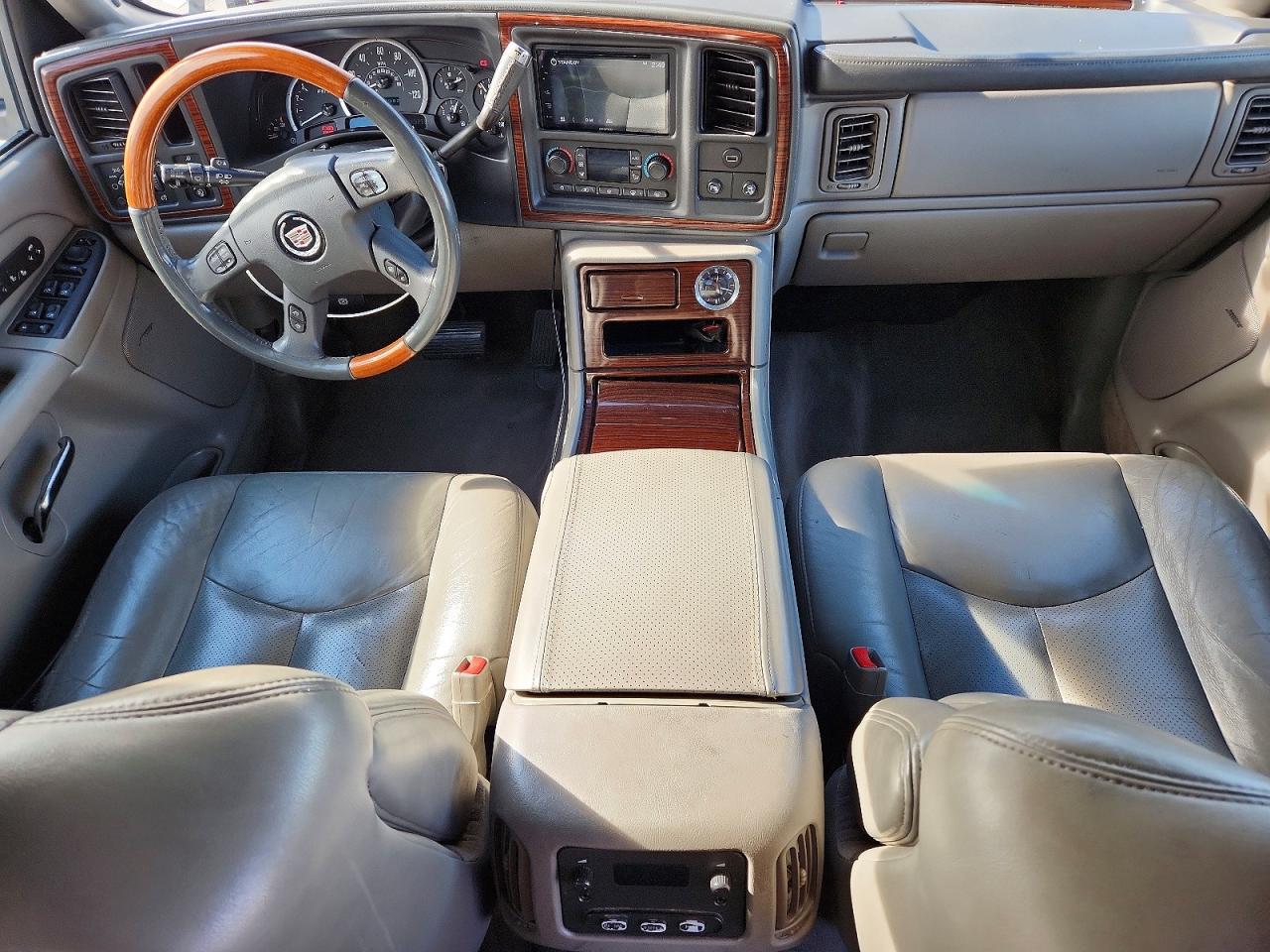 2004 CADILLAC ESCALADE EXT photo 8