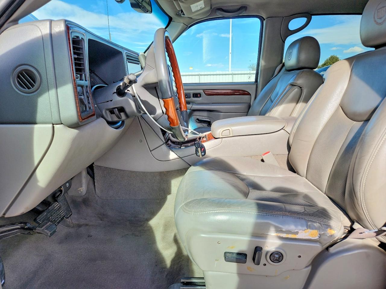 2004 CADILLAC ESCALADE EXT photo 7