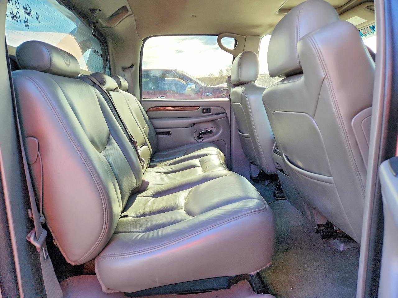 2004 CADILLAC ESCALADE EXT photo 10