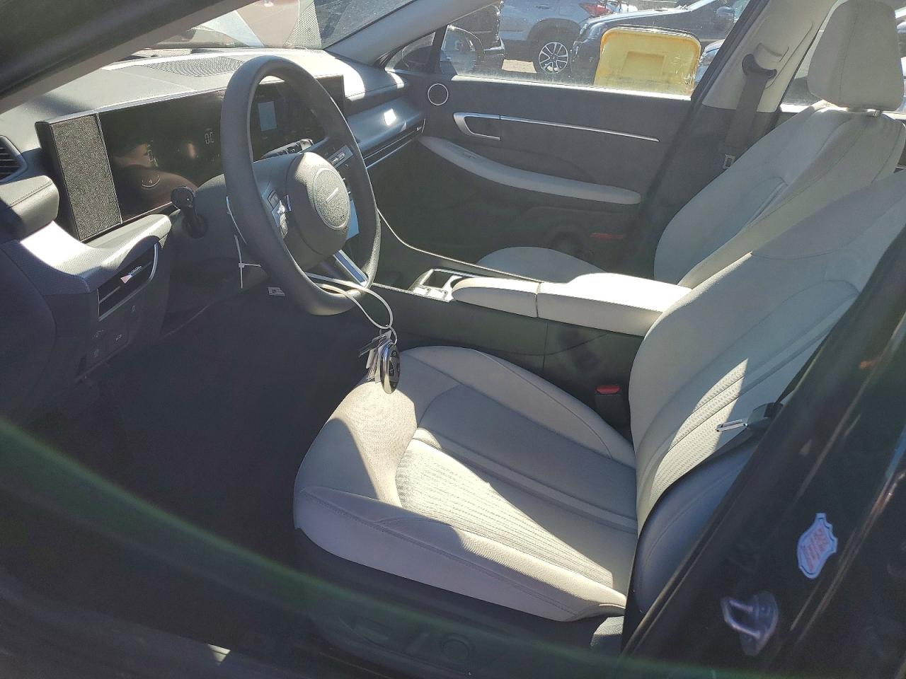 2025 HYUNDAI SONATA SEL photo 13