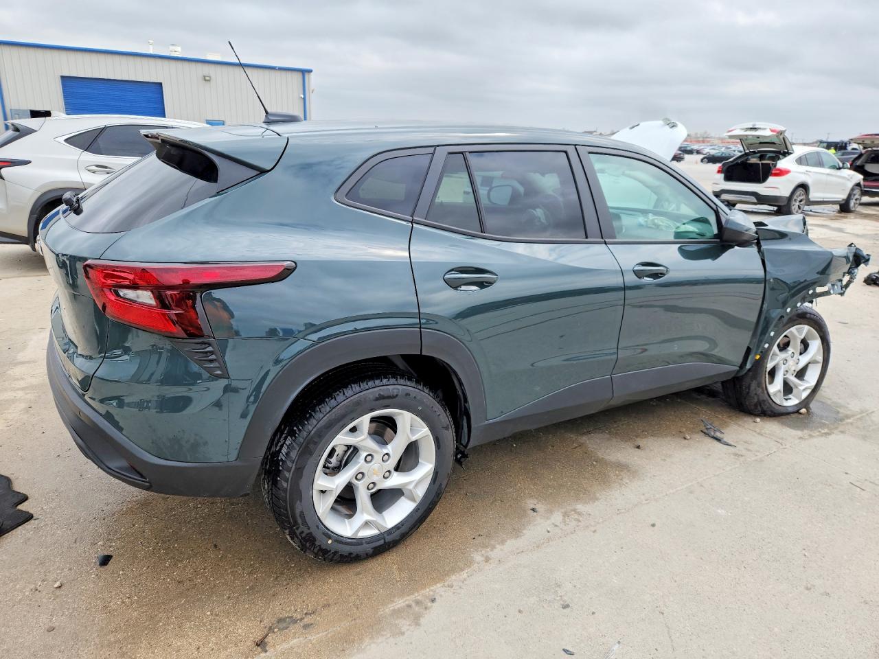 2025 CHEVROLET TRAX LS photo 3