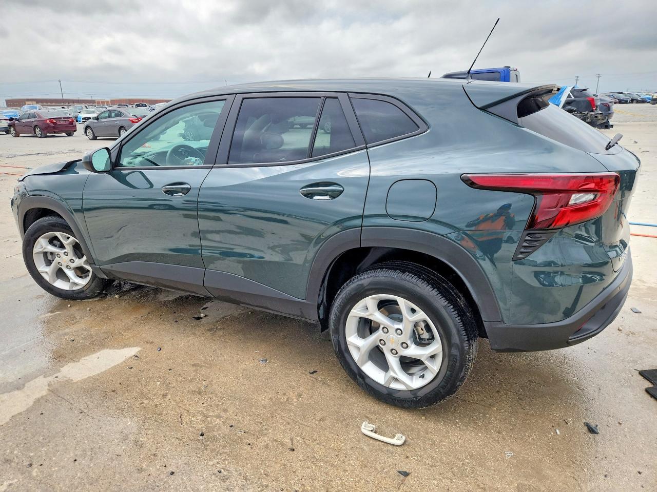 2025 CHEVROLET TRAX LS photo 2