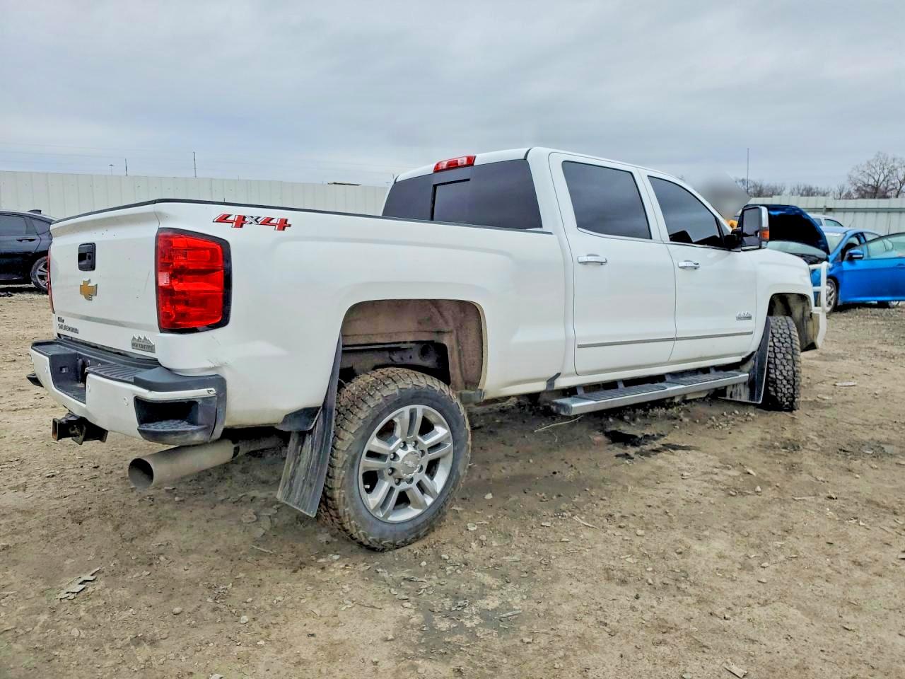 2019 CHEVROLET SILVERADO K2500 HIGH COUNTRY photo 3