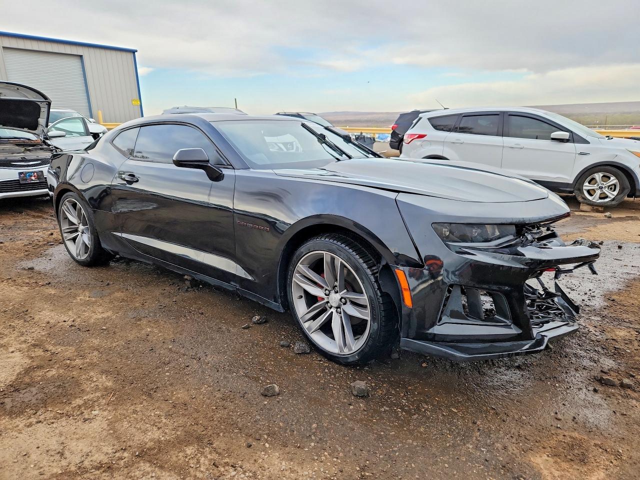2017 CHEVROLET CAMARO LT photo 4