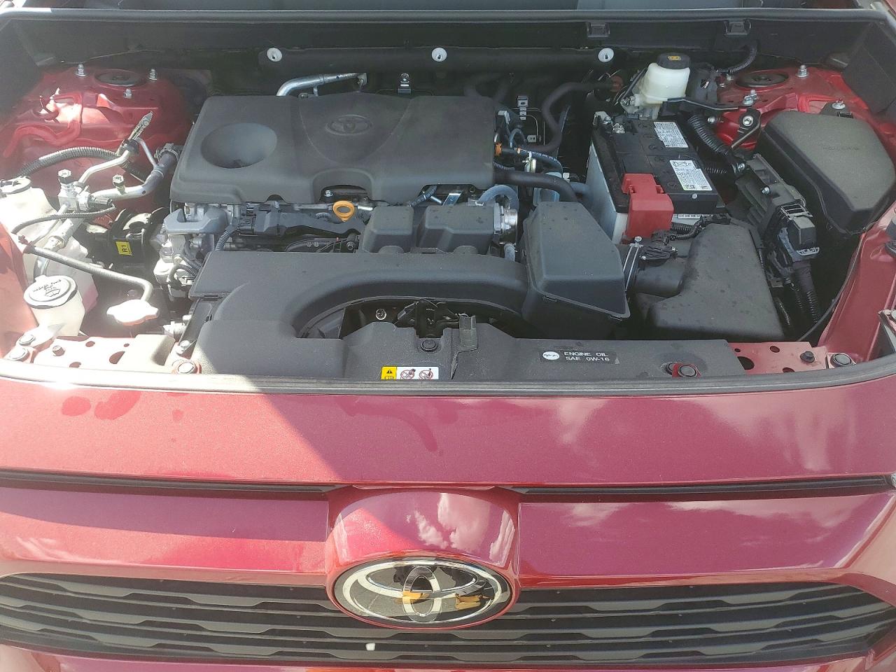 2024 TOYOTA RAV4 XLE photo 12