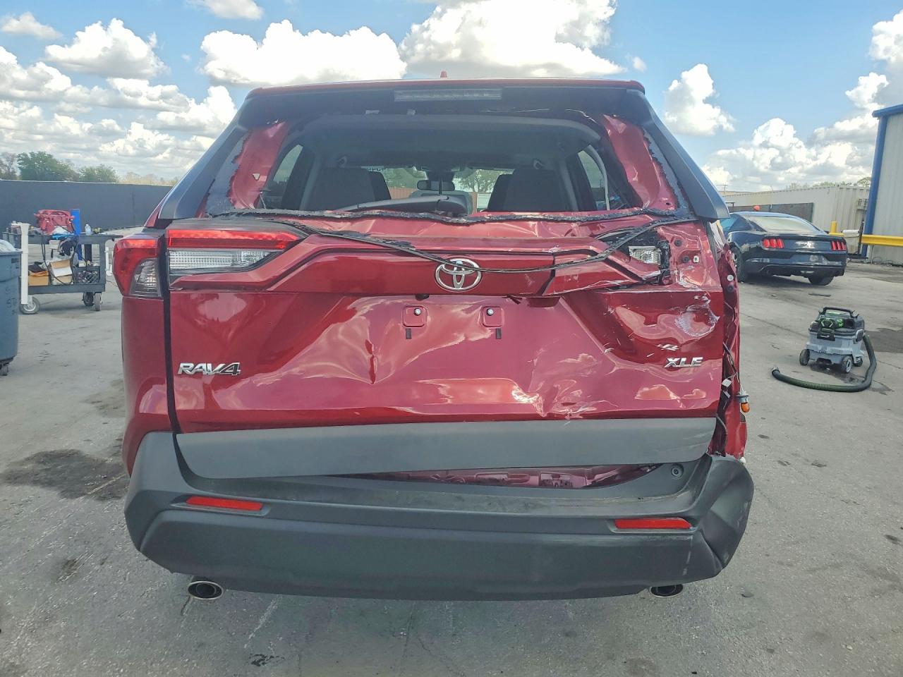 2024 TOYOTA RAV4 XLE photo 6