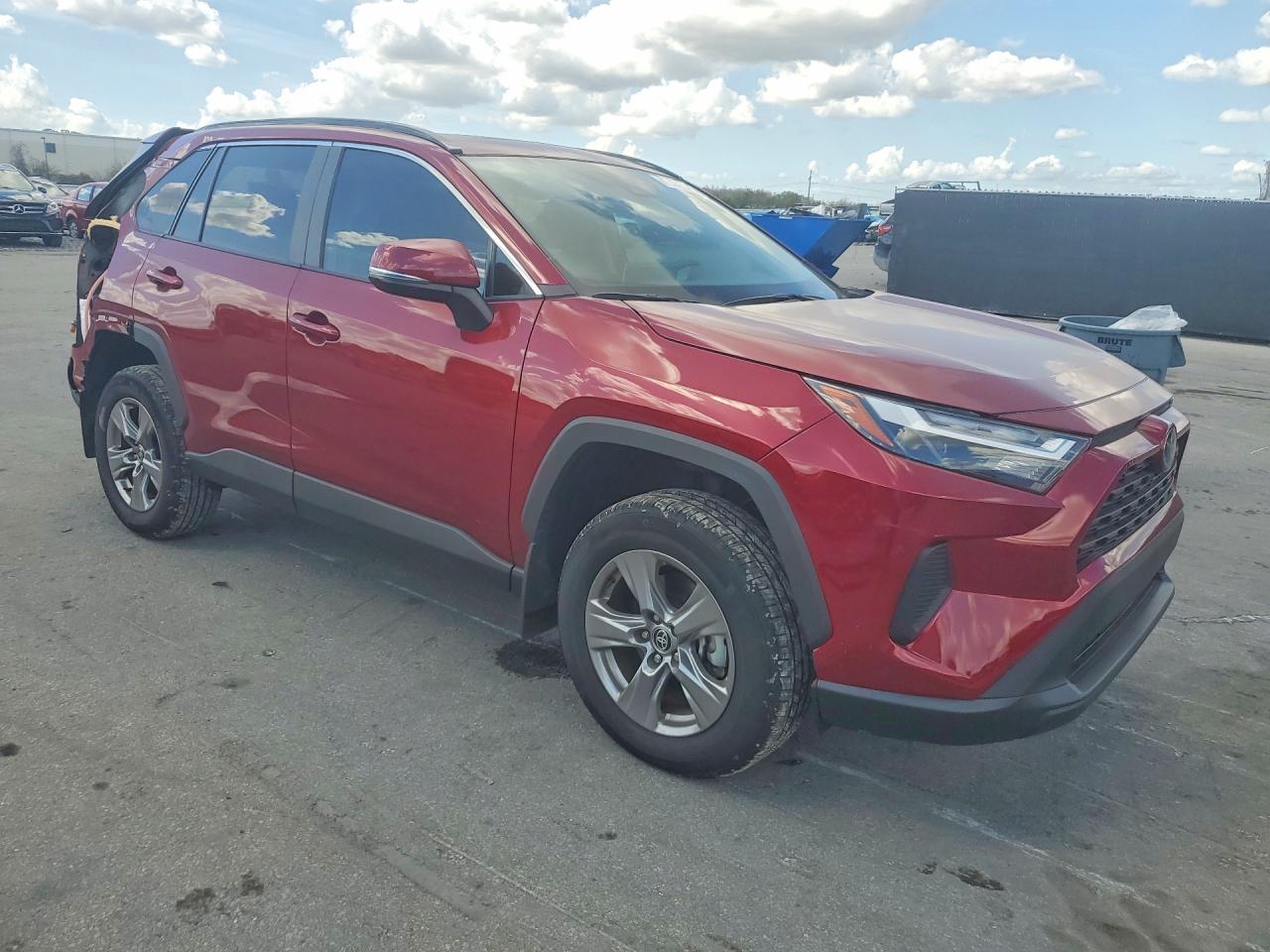 2024 TOYOTA RAV4 XLE photo 4