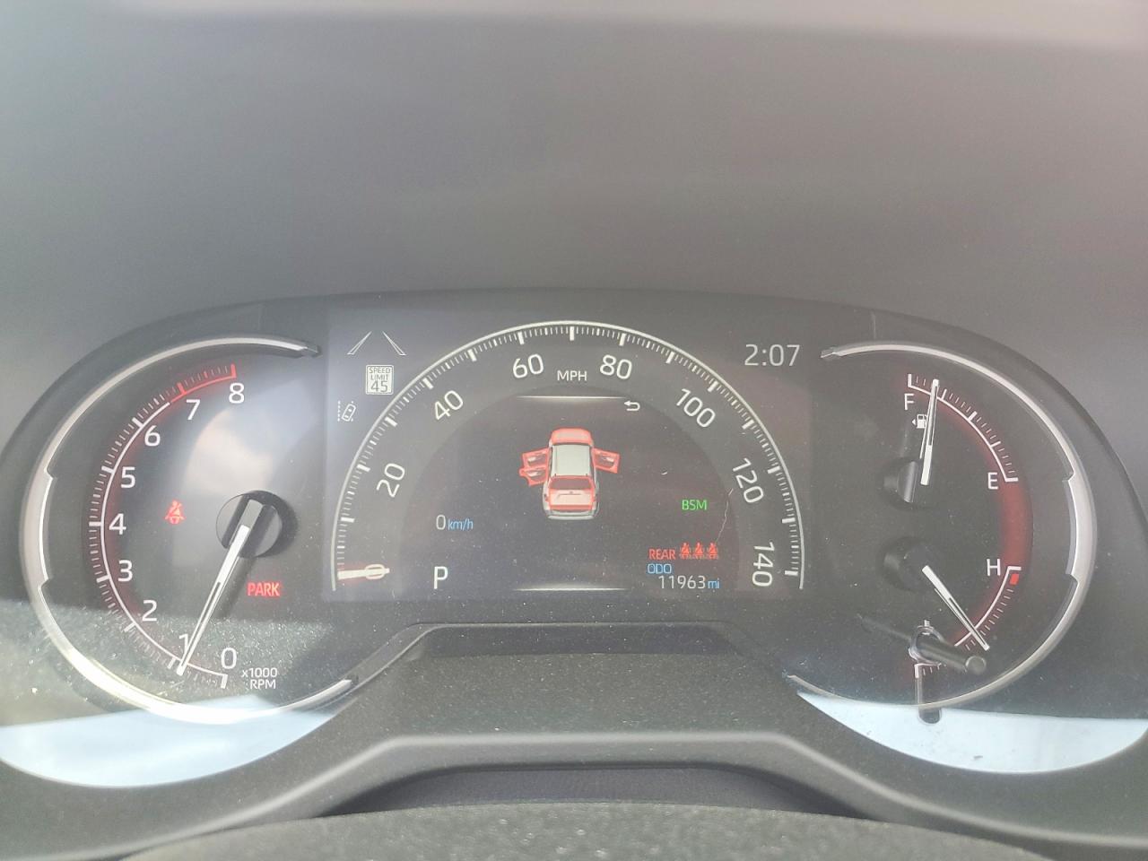 2024 TOYOTA RAV4 XLE photo 9