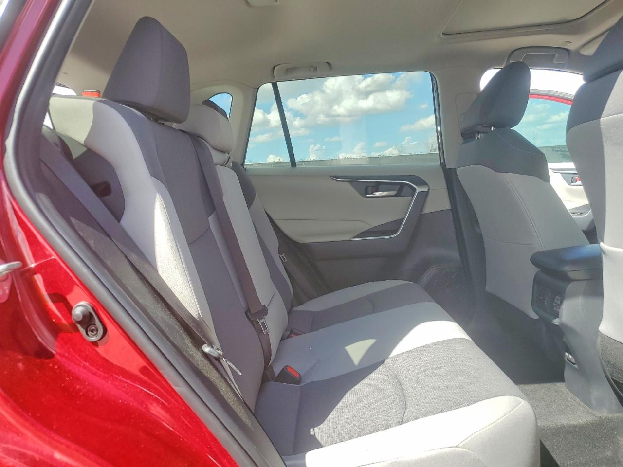 2024 TOYOTA RAV4 XLE photo 11