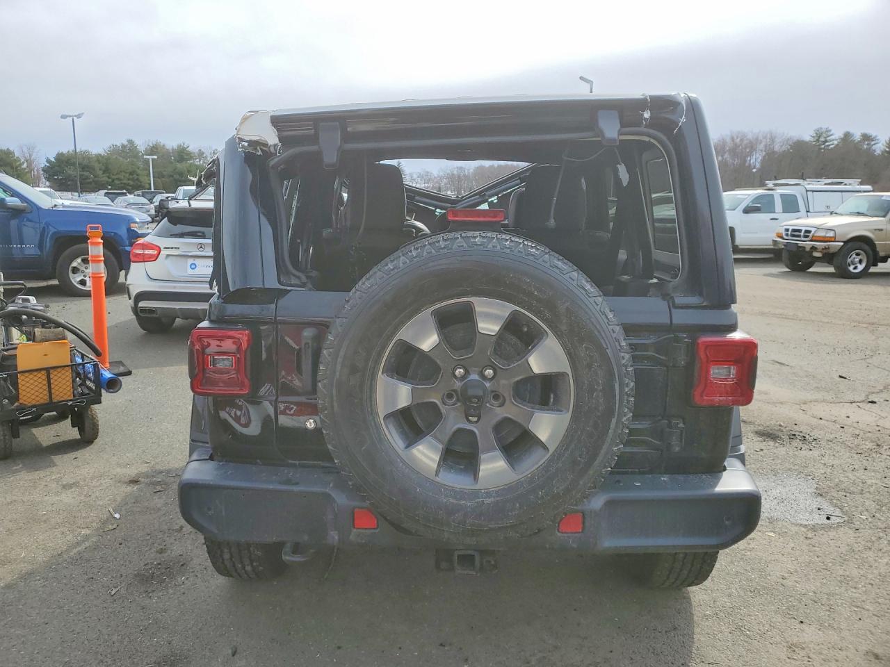 2018 JEEP WRANGLER SAHARA photo 11
