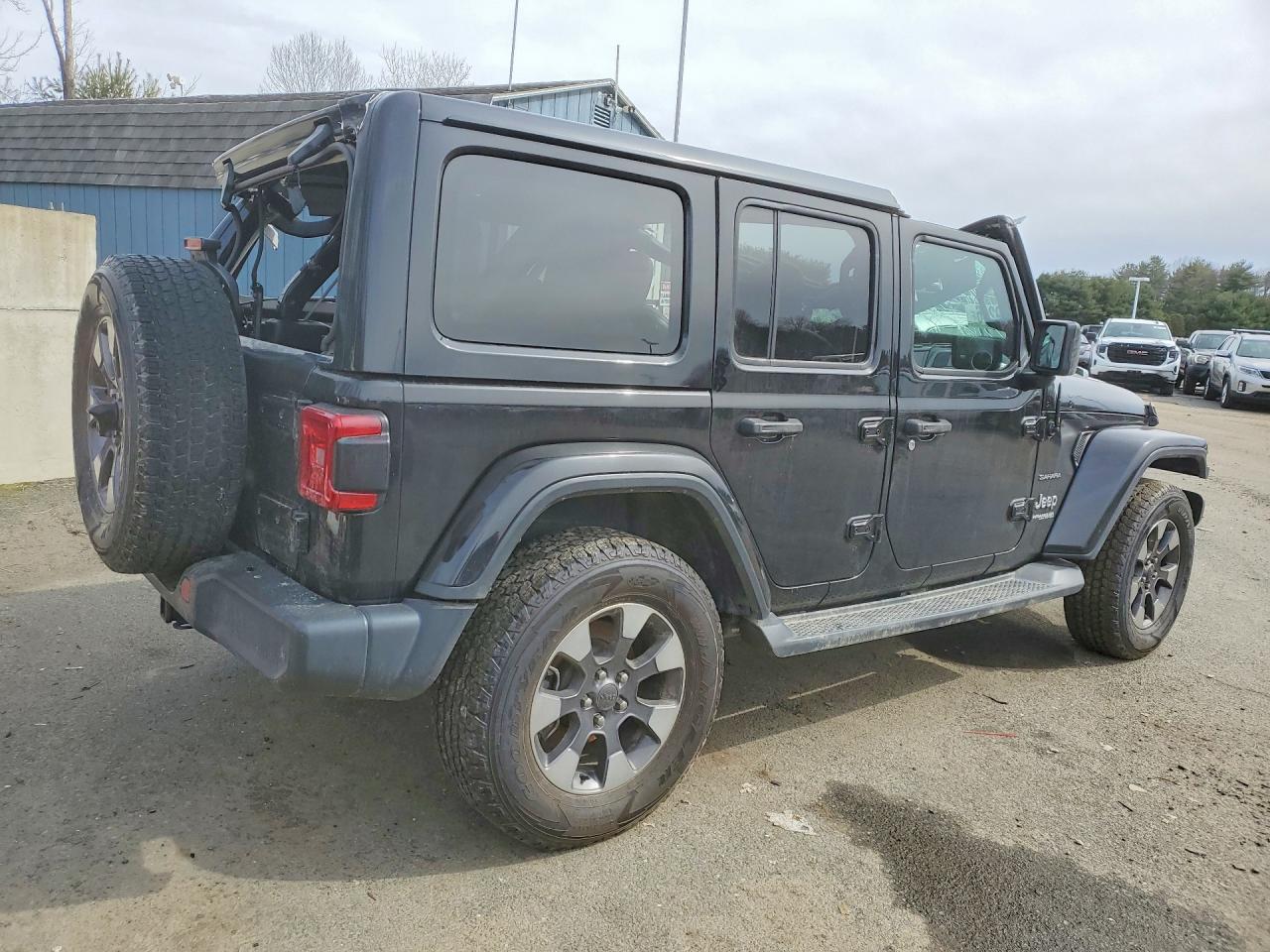 2018 JEEP WRANGLER SAHARA photo 5