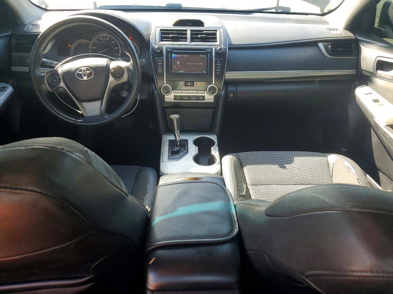 2014 TOYOTA CAMRY SE photo 8