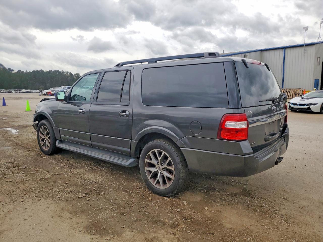 2017 FORD EXPEDITION EL XLT photo 3