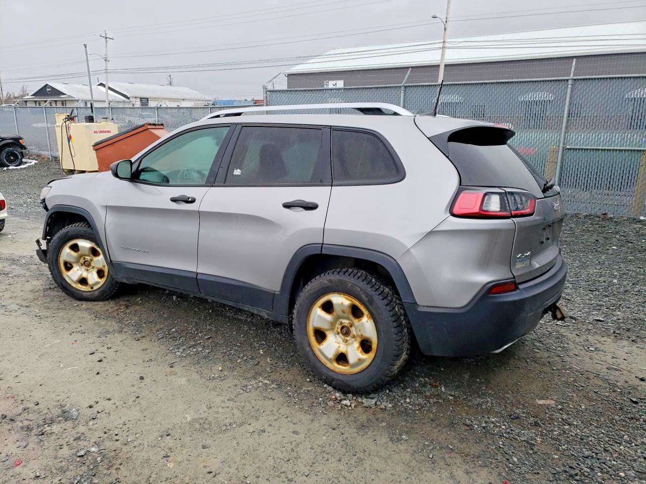 2019 JEEP CHEROKEE SPORT photo 2