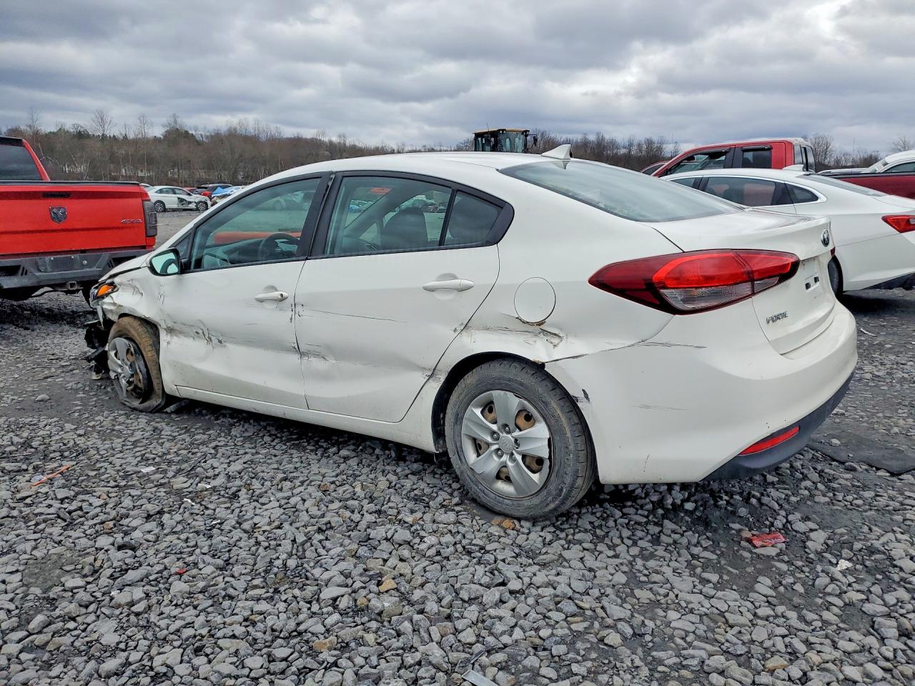 2017 KIA FORTE LX photo 2