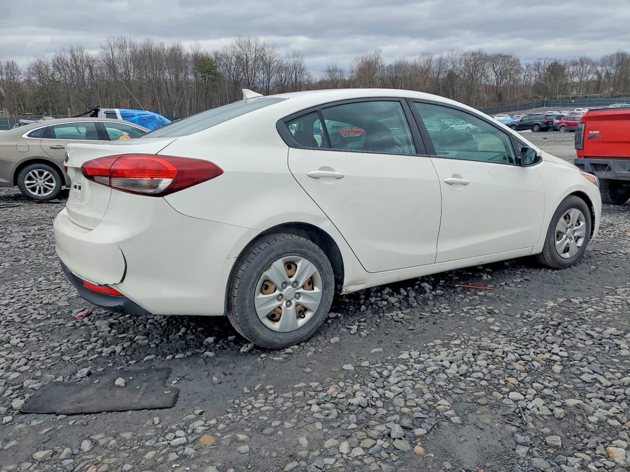 2017 KIA FORTE LX photo 3