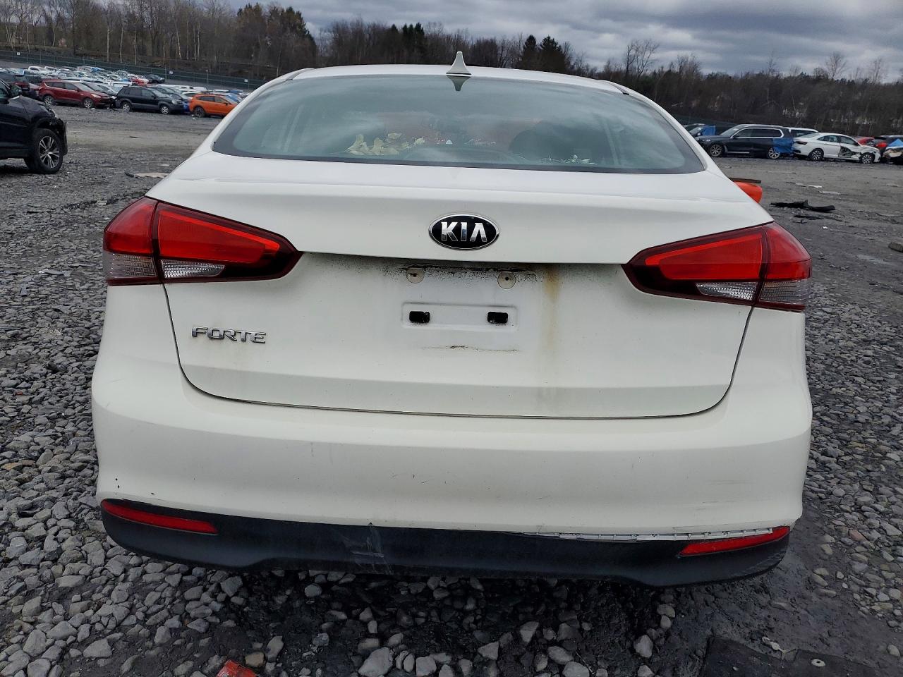 2017 KIA FORTE LX photo 6