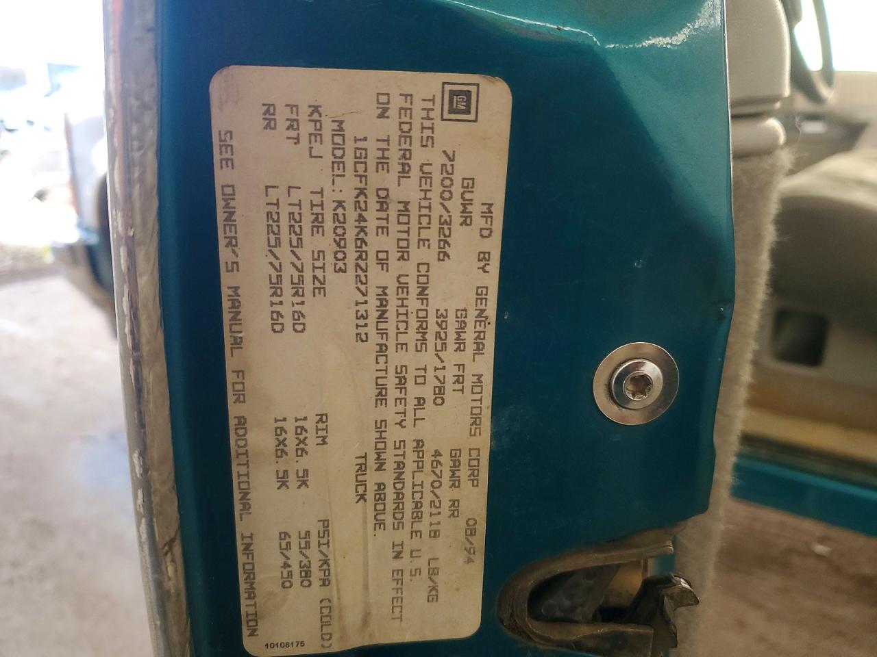1994 CHEVROLET GMT-400 K2500 photo 23