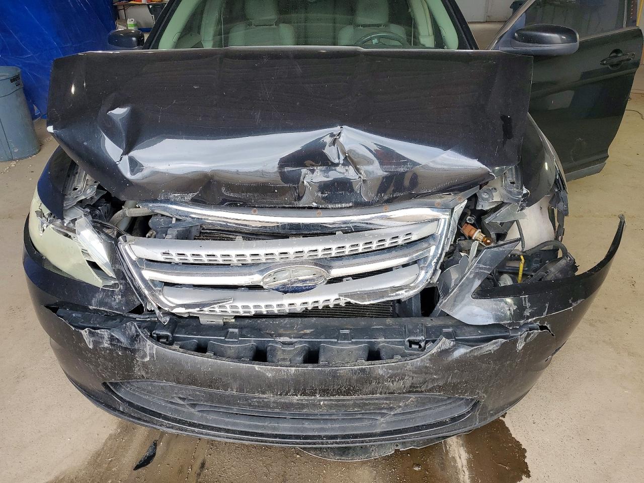 2010 FORD TAURUS SEL photo 11