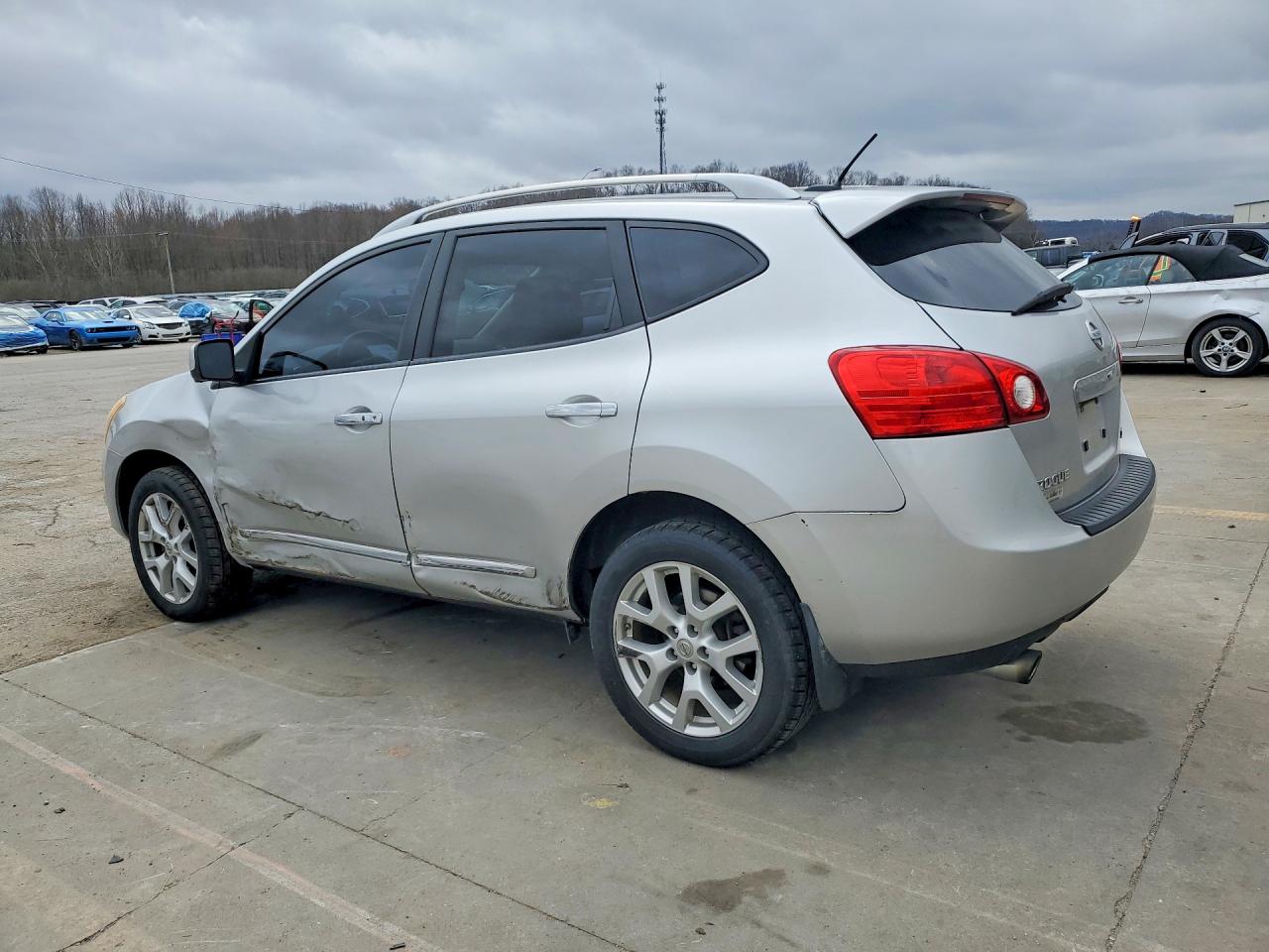 2013 NISSAN ROGUE S photo 2