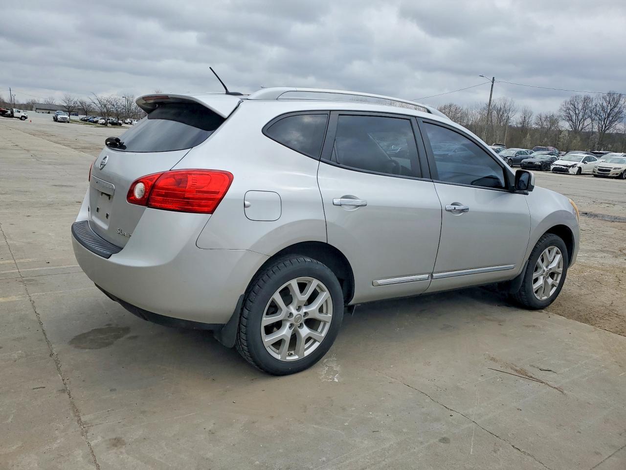2013 NISSAN ROGUE S photo 3