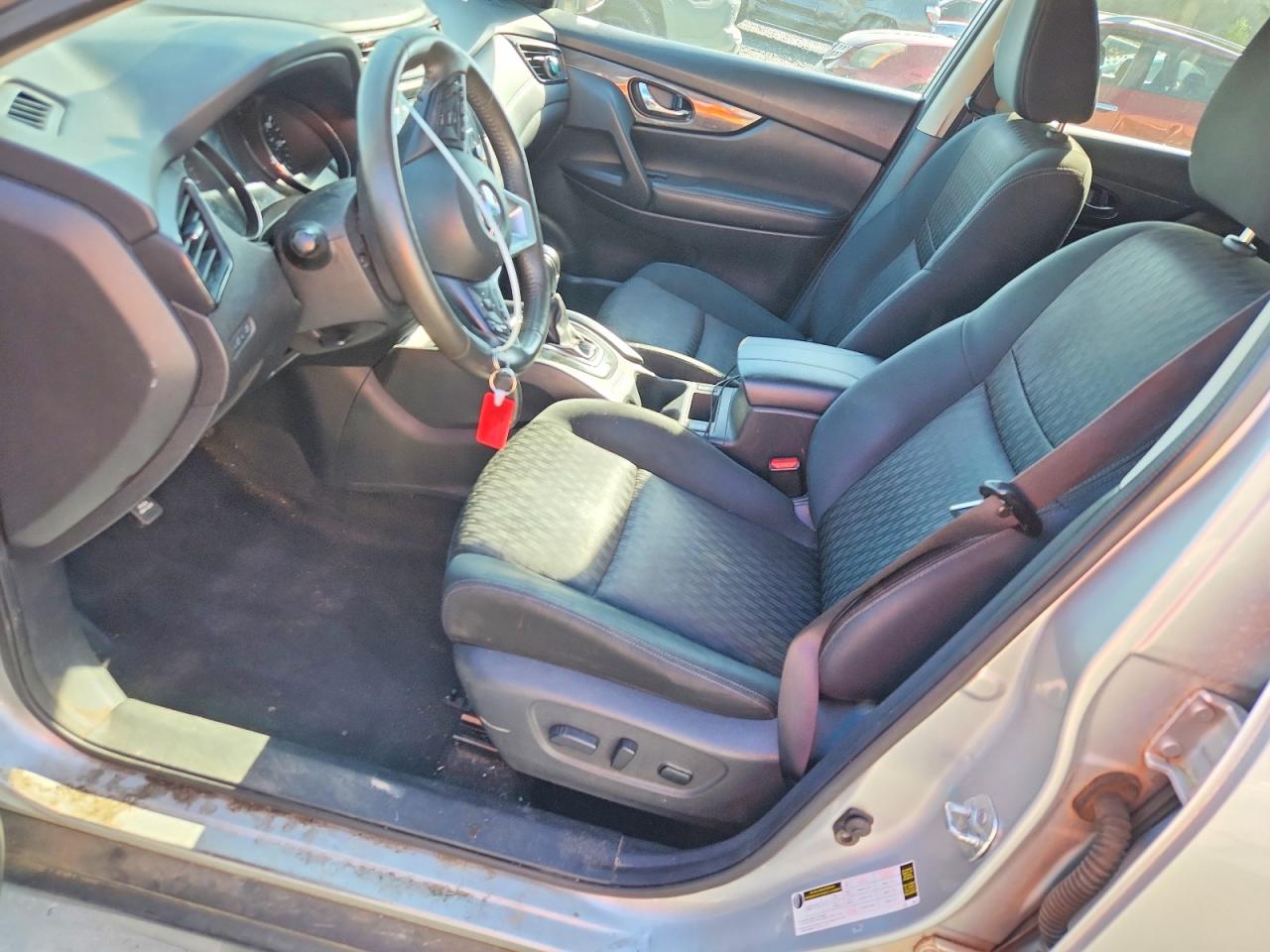 2017 NISSAN ROGUE SV photo 13