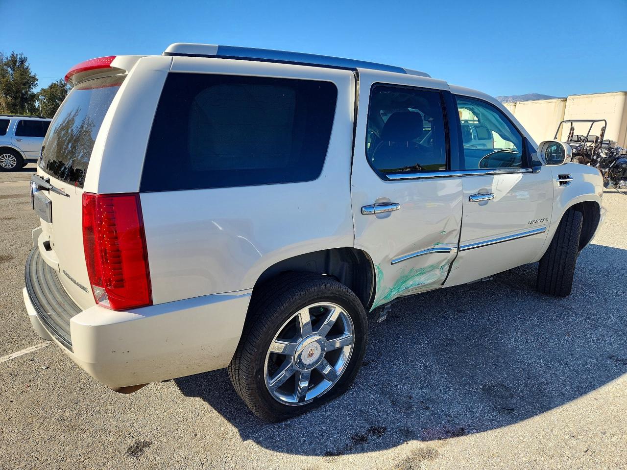 2012 CADILLAC ESCALADE LUXURY photo 7