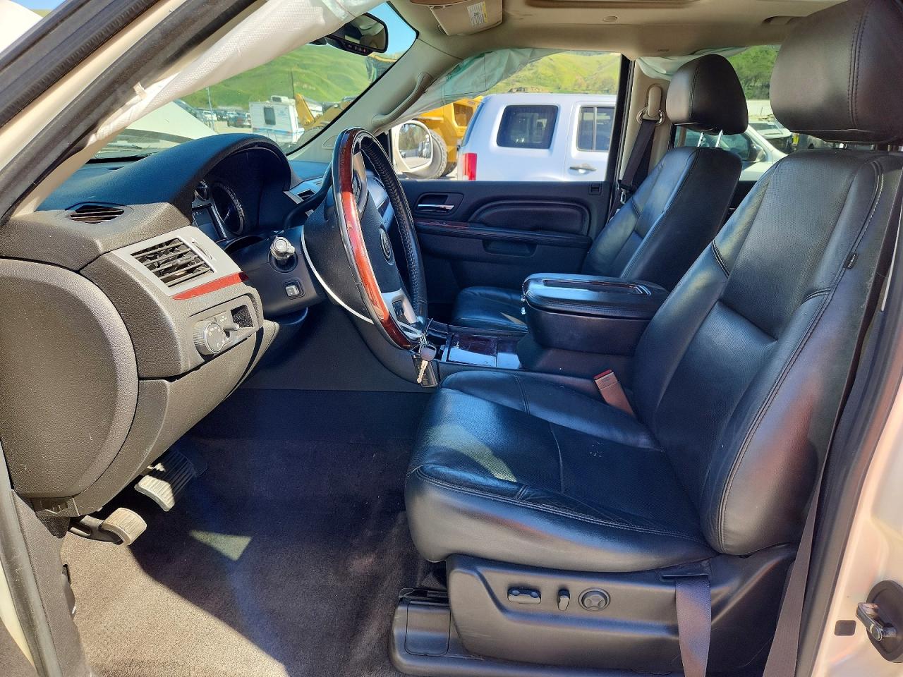 2012 CADILLAC ESCALADE LUXURY photo 19
