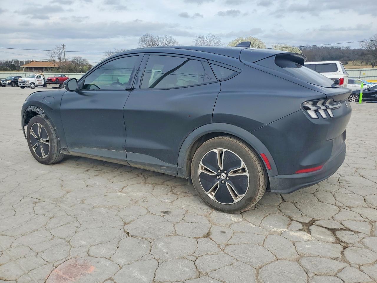 2021 FORD MUSTANG MACH-E SELECT photo 3